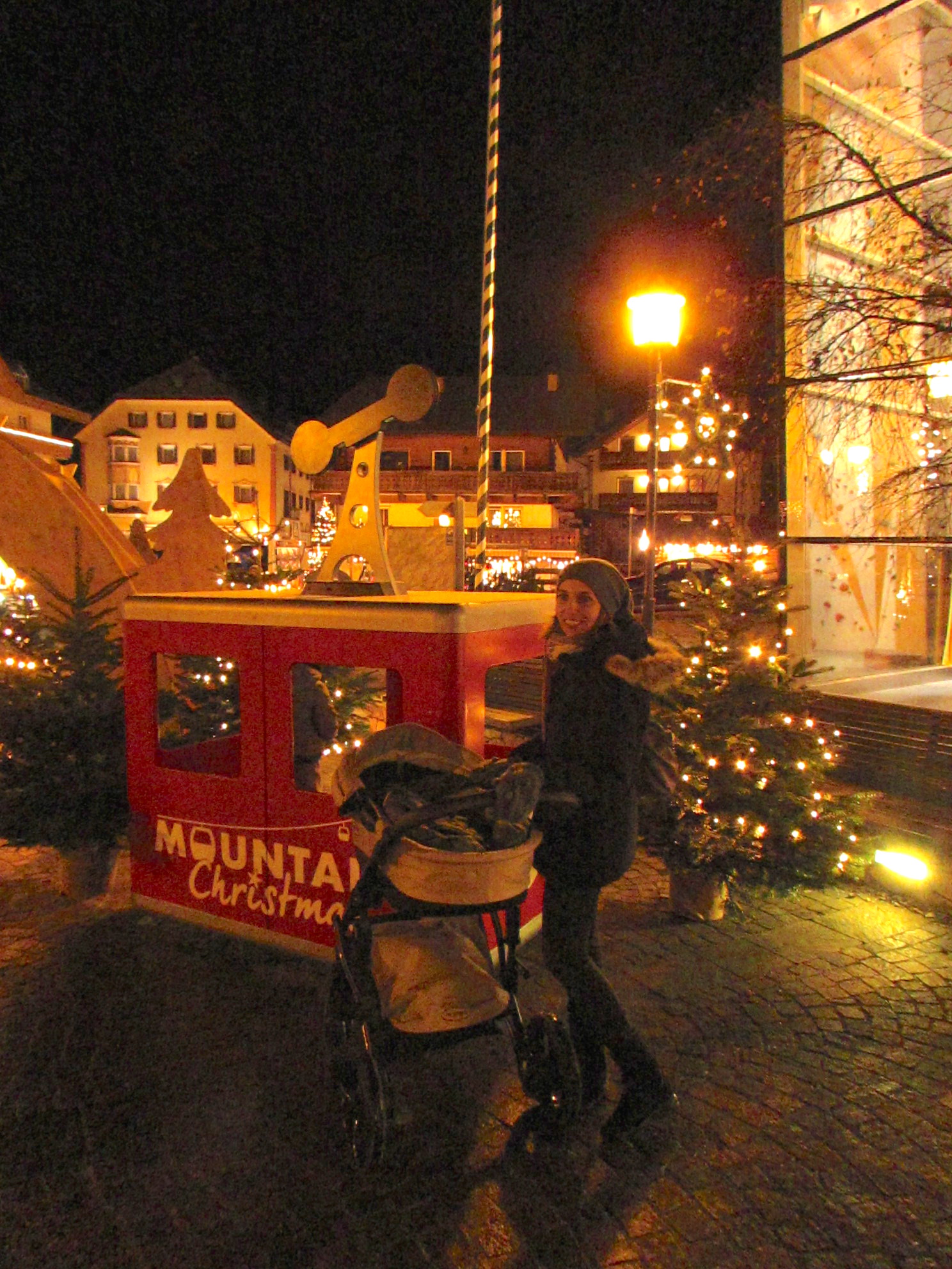 Val Gardena La Valle Del Natale Alla Scoperta Dei Mercatini Con I Bambini Mamma Con Caschetto Mamma Con Caschetto Family Natural Lifestyle